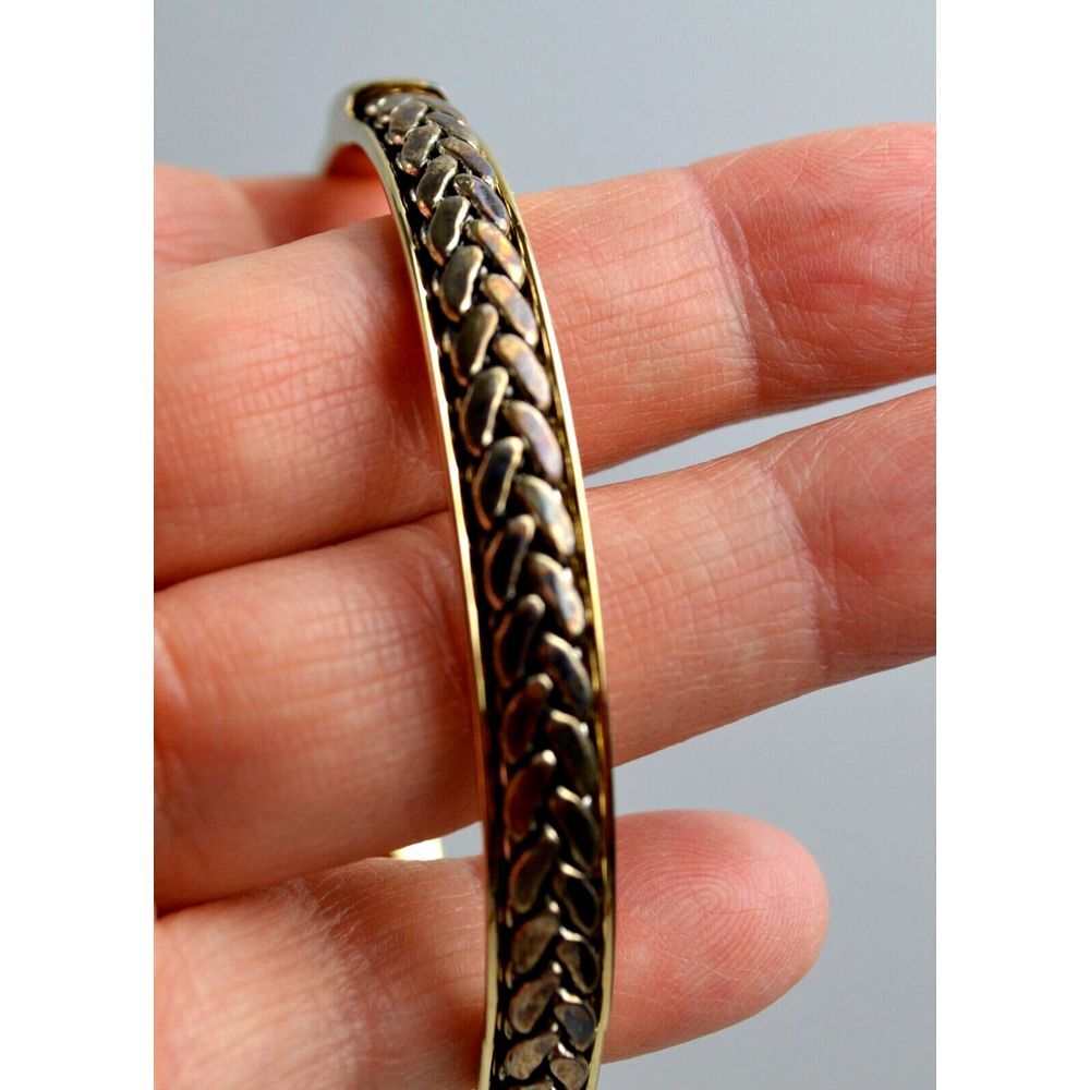Gold Tone Dangle Bracelet Marked " W " with‎ Herringbone Pattern 2.75" Across - Picture 4 of 5